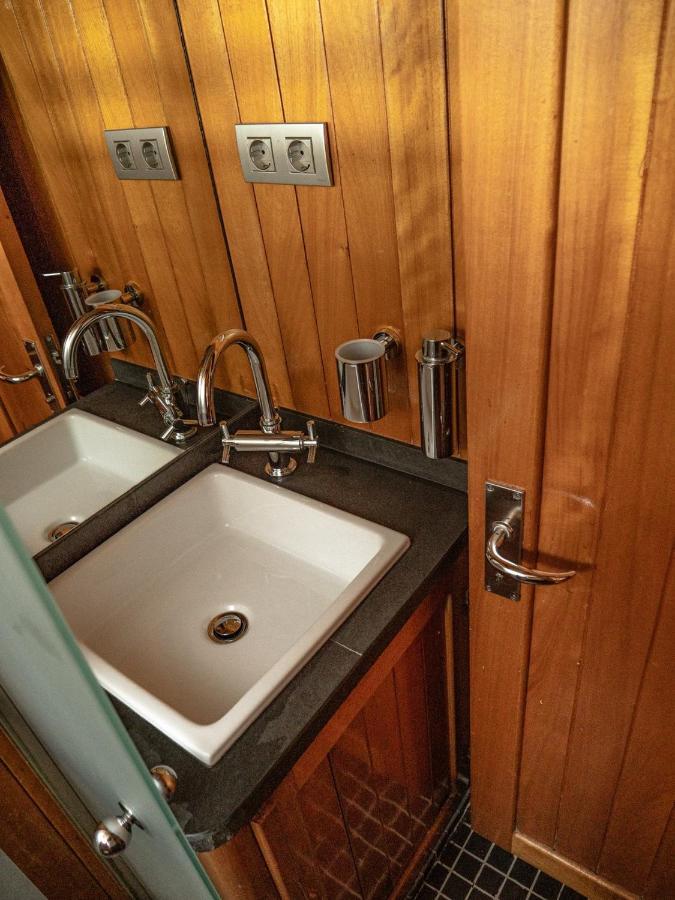Wooden Boat- La Goletta Bateau-hôtel *