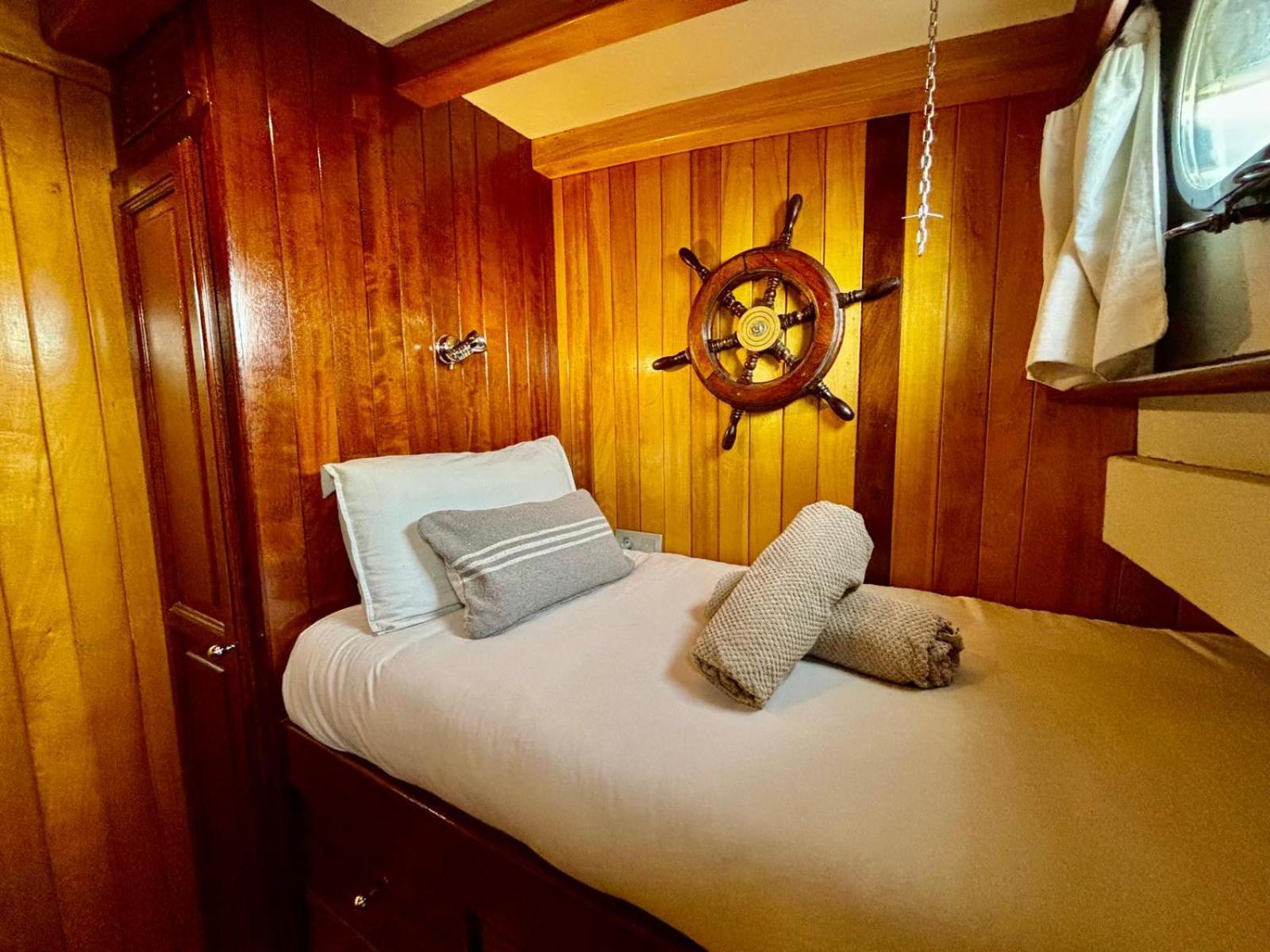 Wooden Boat- La Goletta Bateau-hôtel