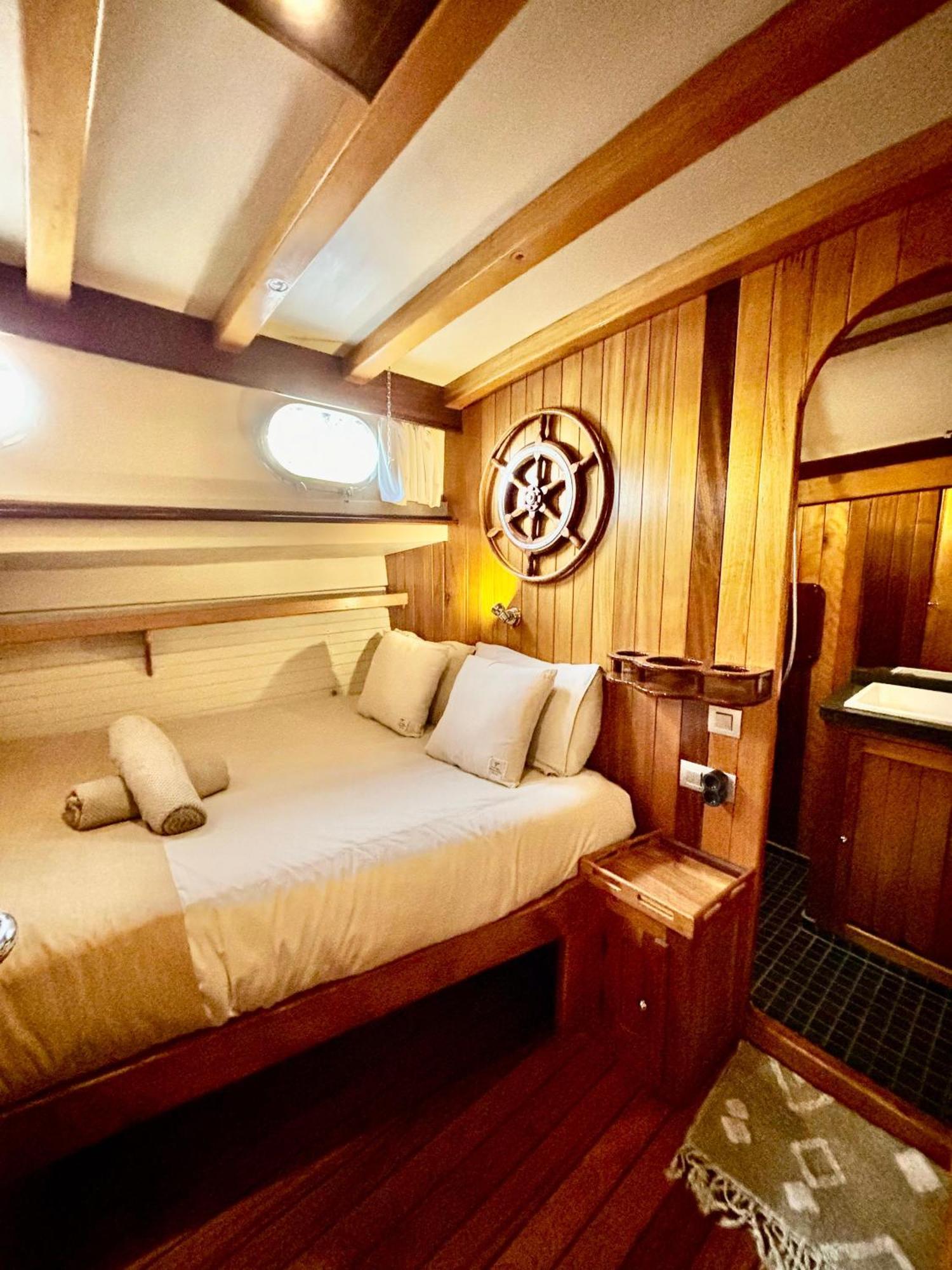 Wooden Boat- La Goletta Bateau-hôtel *