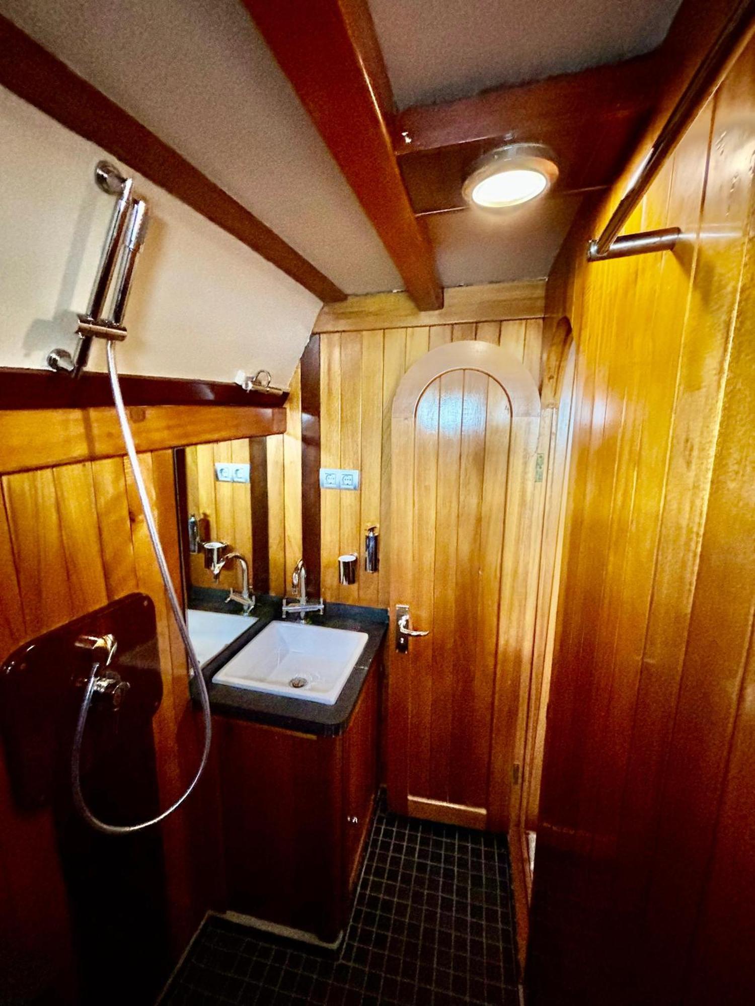Wooden Boat- La Goletta Bateau-hôtel